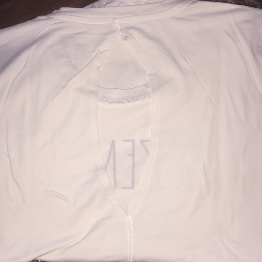 Rae Dunn Long Sleeve Keyhole Top  w/Thumb Holes NWT - Picture 3 of 4
